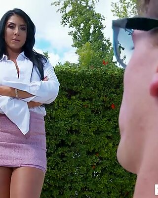 Raven Hart Loves To Get Her Pussy Licked - myfriendshotmom