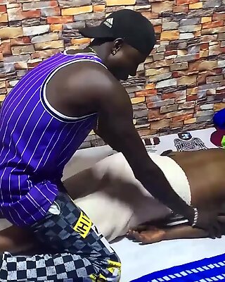 Young thug guy softkind fucksy the African pornstar fucking his customer during massage time because she'_s too horny and attractive